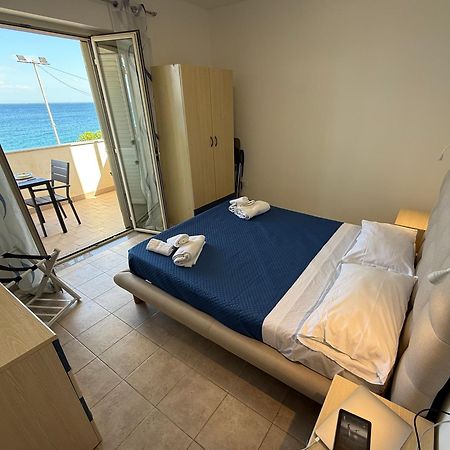 Family House Letojanni Taormina Apartment ภายนอก รูปภาพ